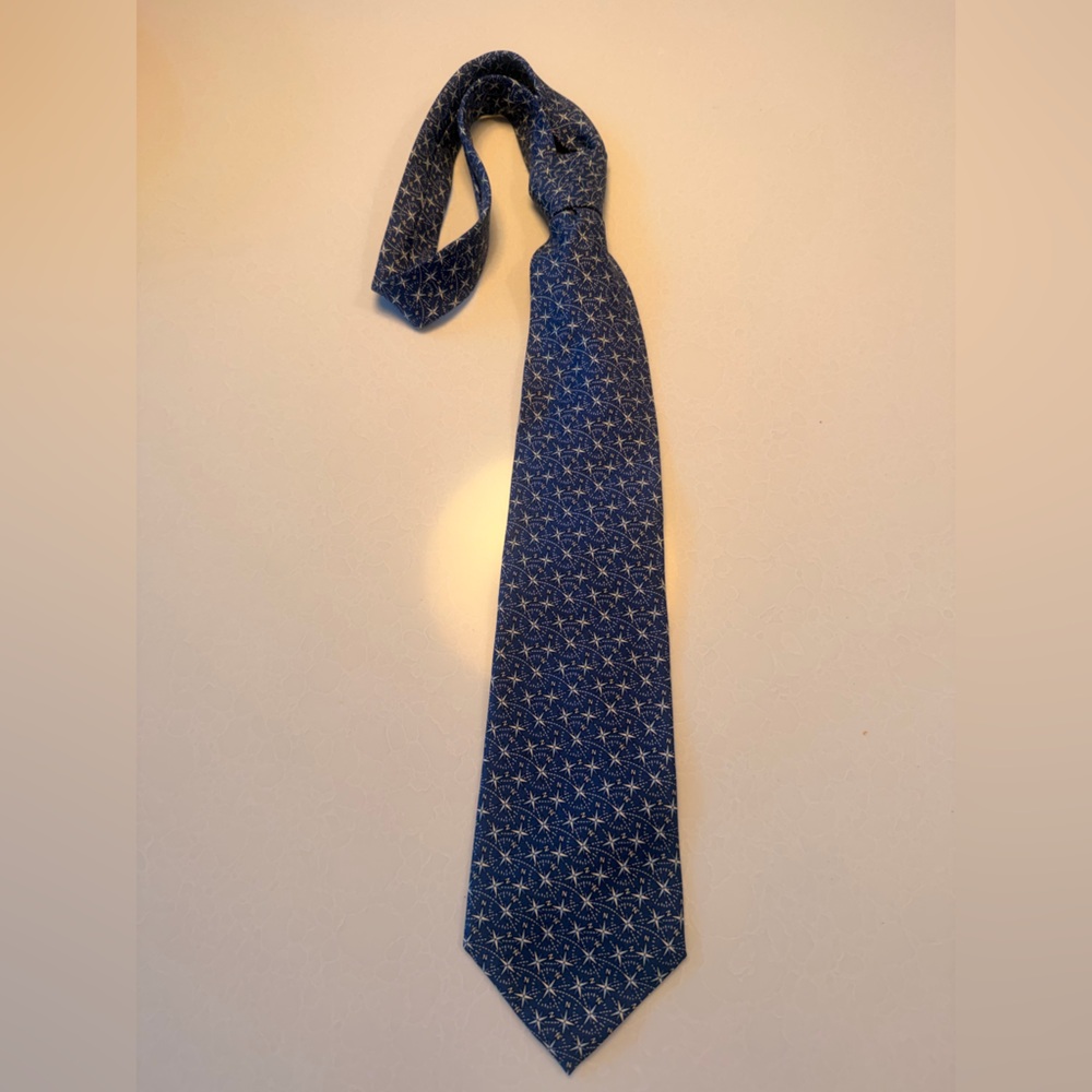 Vineyard Vines Blue Starburst Silk Tie! Like new! Compass!